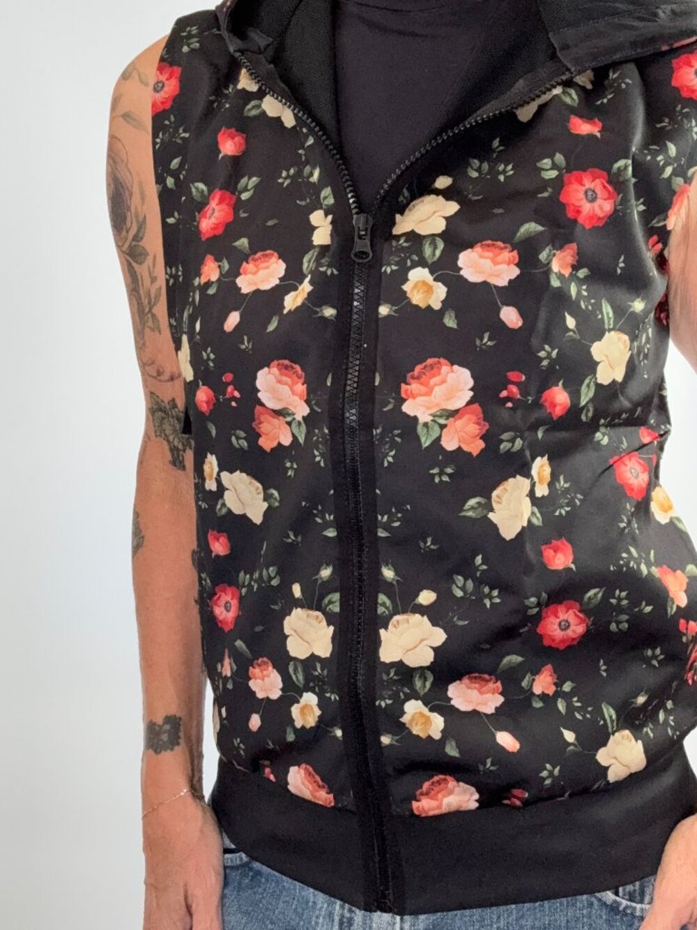 🌹 NWT Ultracor Floral Sleeveless Hoodie Vest - Sz S 🌹